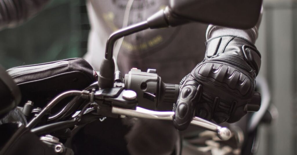 Comment passer la vitesse sur une moto